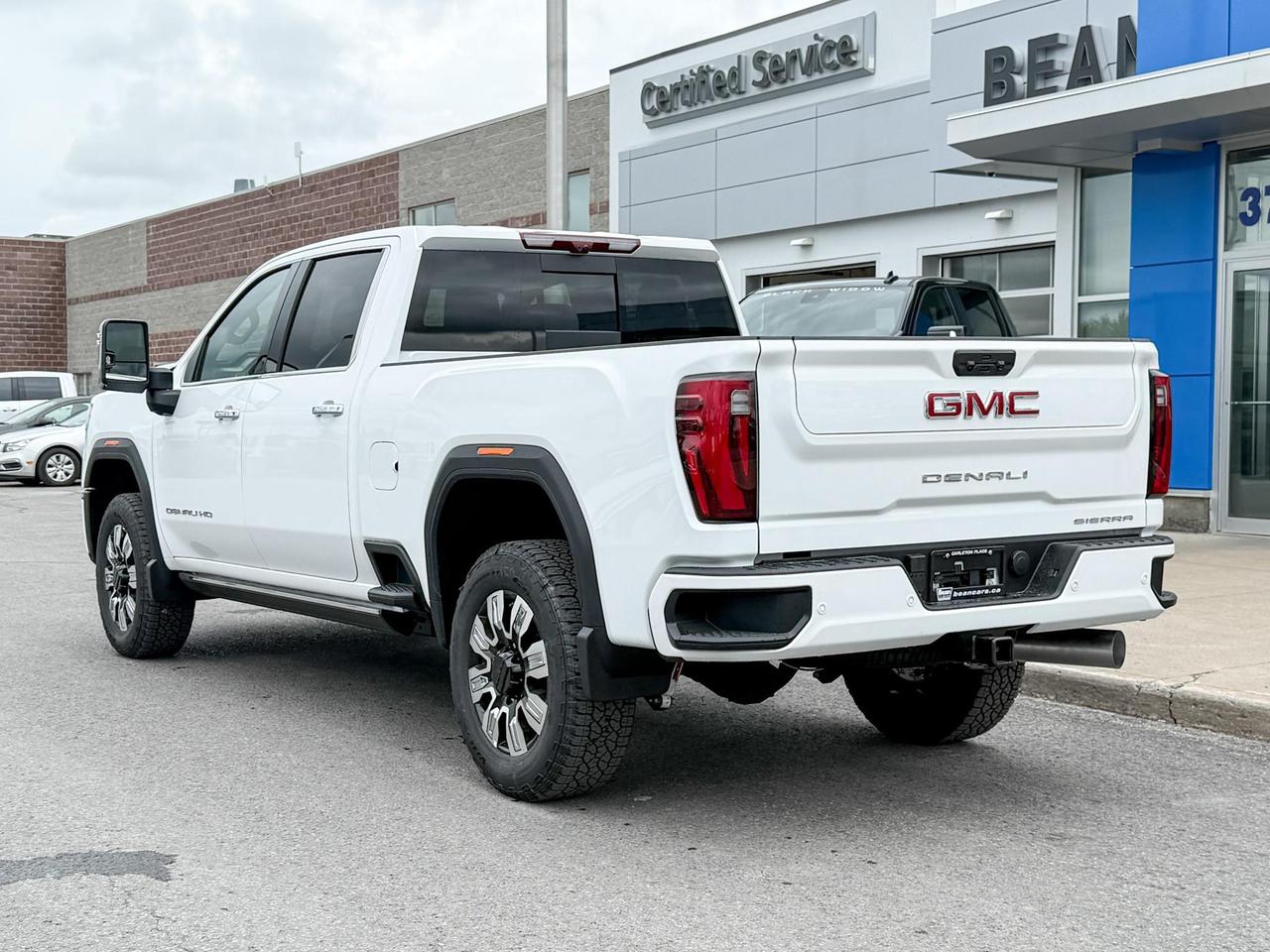 2025 GMC Sierra 2500 HD Denali DURAMAX 6.6L V8 WITH REMOTE START/ENTRY, HEATED SEATS, HEATED STEERING WHEEL, VENTILATED SEATS, HD SURROUND VISION Photo