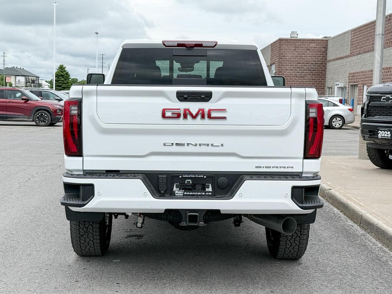 2025 GMC Sierra 2500 HD Denali DURAMAX 6.6L V8 WITH REMOTE START/ENTRY, HEATED SEATS, HEATED STEERING WHEEL, VENTILATED SEATS, HD SURROUND VISION Photo3