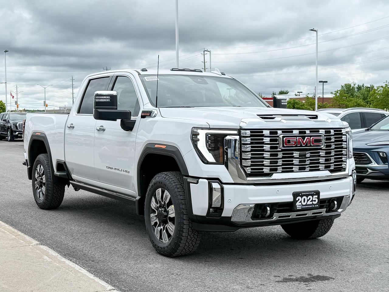 2025 GMC Sierra 2500 HD Denali DURAMAX 6.6L V8 WITH REMOTE START/ENTRY, HEATED SEATS, HEATED STEERING WHEEL, VENTILATED SEATS, HD SURROUND VISION Photo