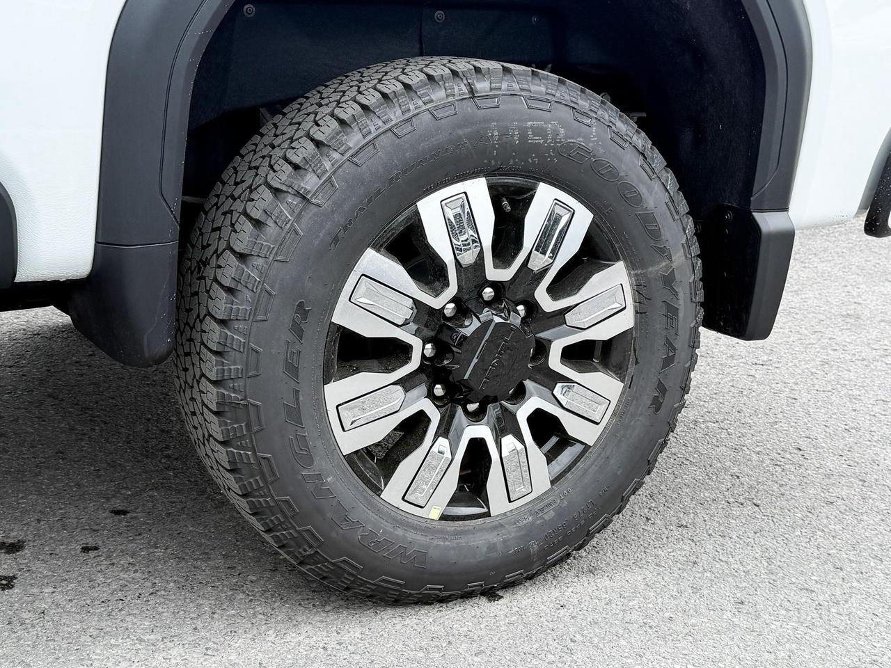 2025 GMC Sierra 2500 HD Denali DURAMAX 6.6L V8 WITH REMOTE START/ENTRY, HEATED SEATS, HEATED STEERING WHEEL, VENTILATED SEATS, HD SURROUND VISION Photo