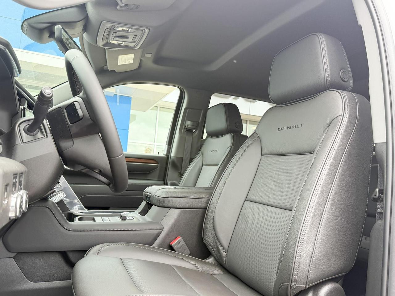 2025 GMC Sierra 2500 HD Denali DURAMAX 6.6L V8 WITH REMOTE START/ENTRY, HEATED SEATS, HEATED STEERING WHEEL, VENTILATED SEATS, HD SURROUND VISION Photo