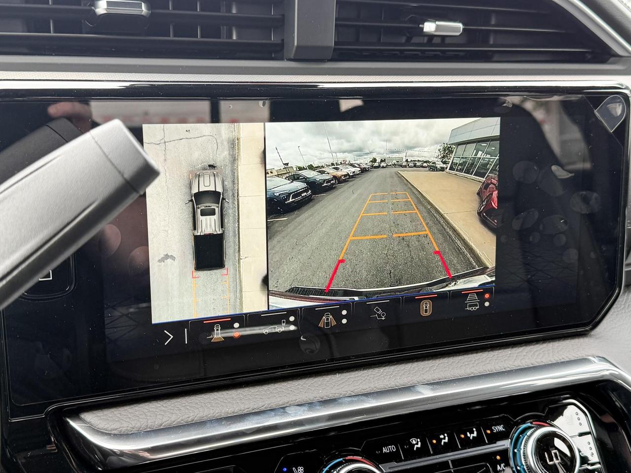 2025 GMC Sierra 2500 HD Denali DURAMAX 6.6L V8 WITH REMOTE START/ENTRY, HEATED SEATS, HEATED STEERING WHEEL, VENTILATED SEATS, HD SURROUND VISION Photo