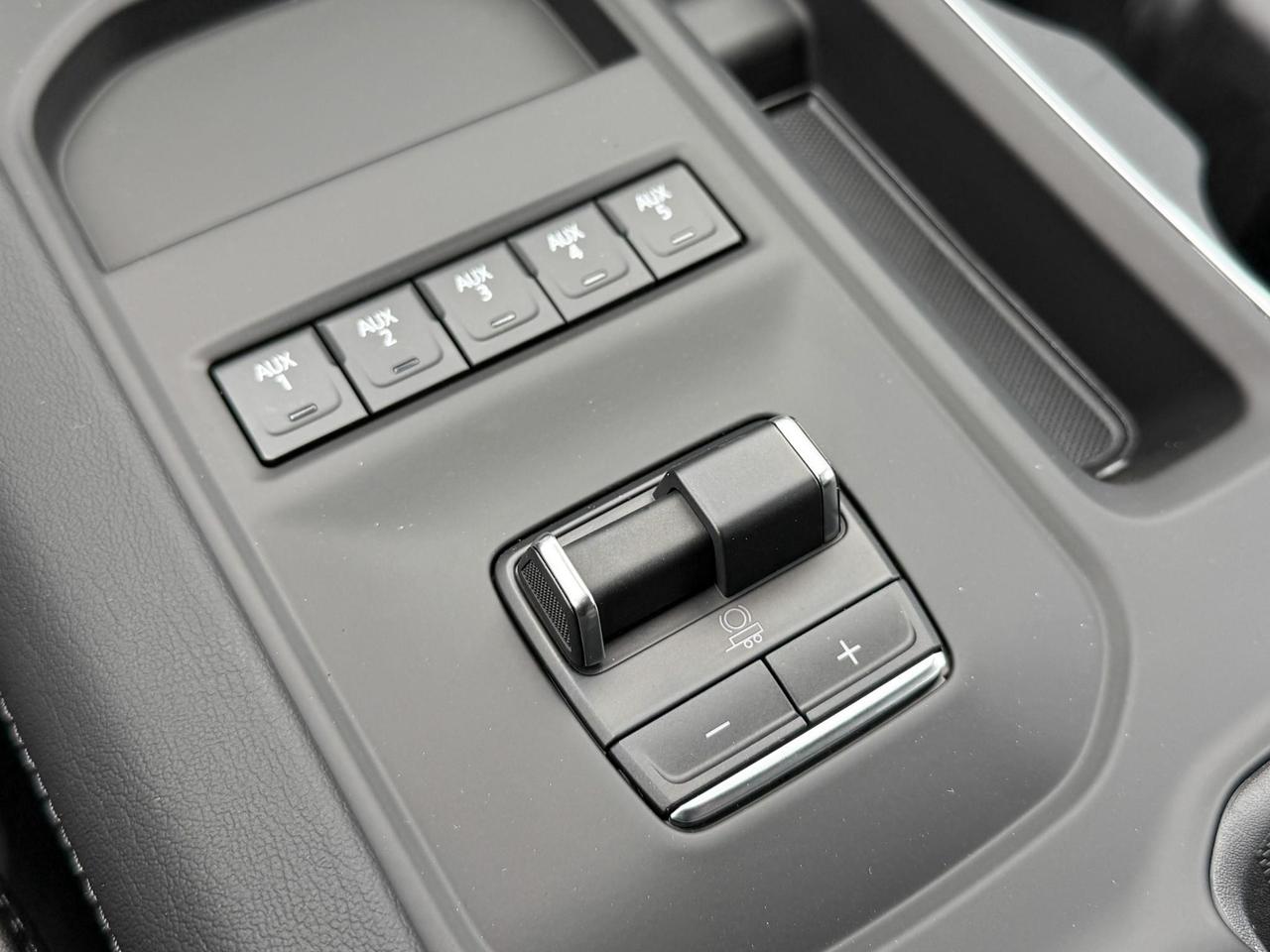 2025 GMC Sierra 2500 HD Denali DURAMAX 6.6L V8 WITH REMOTE START/ENTRY, HEATED SEATS, HEATED STEERING WHEEL, VENTILATED SEATS, HD SURROUND VISION Photo