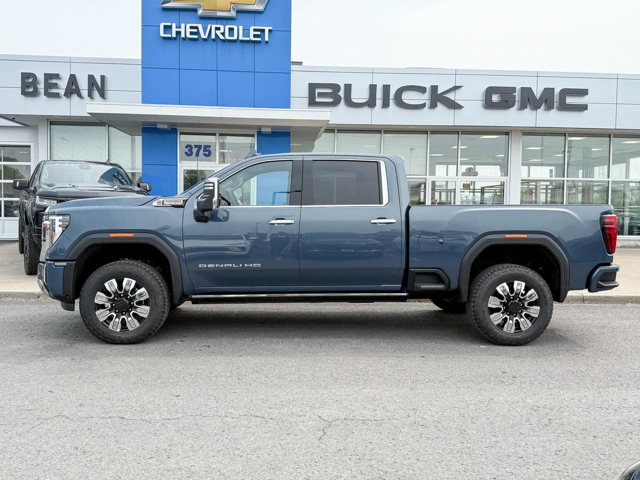 2025 GMC Sierra 2500 HD Denali DURAMAX 6.6L V8 WITH REMOTE START/ENTRY, HEATED SEATS, HEATED STEERING WHEEL, VENTILATED SEATS, HD SURROUND VISION Photo