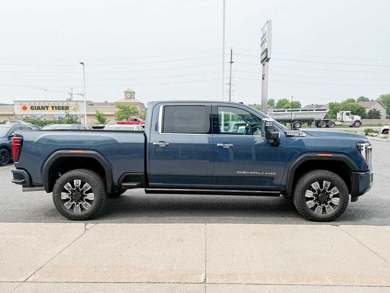 2025 GMC Sierra 2500 HD Denali DURAMAX 6.6L V8 WITH REMOTE START/ENTRY, HEATED SEATS, HEATED STEERING WHEEL, VENTILATED SEATS, HD SURROUND VISION Photo