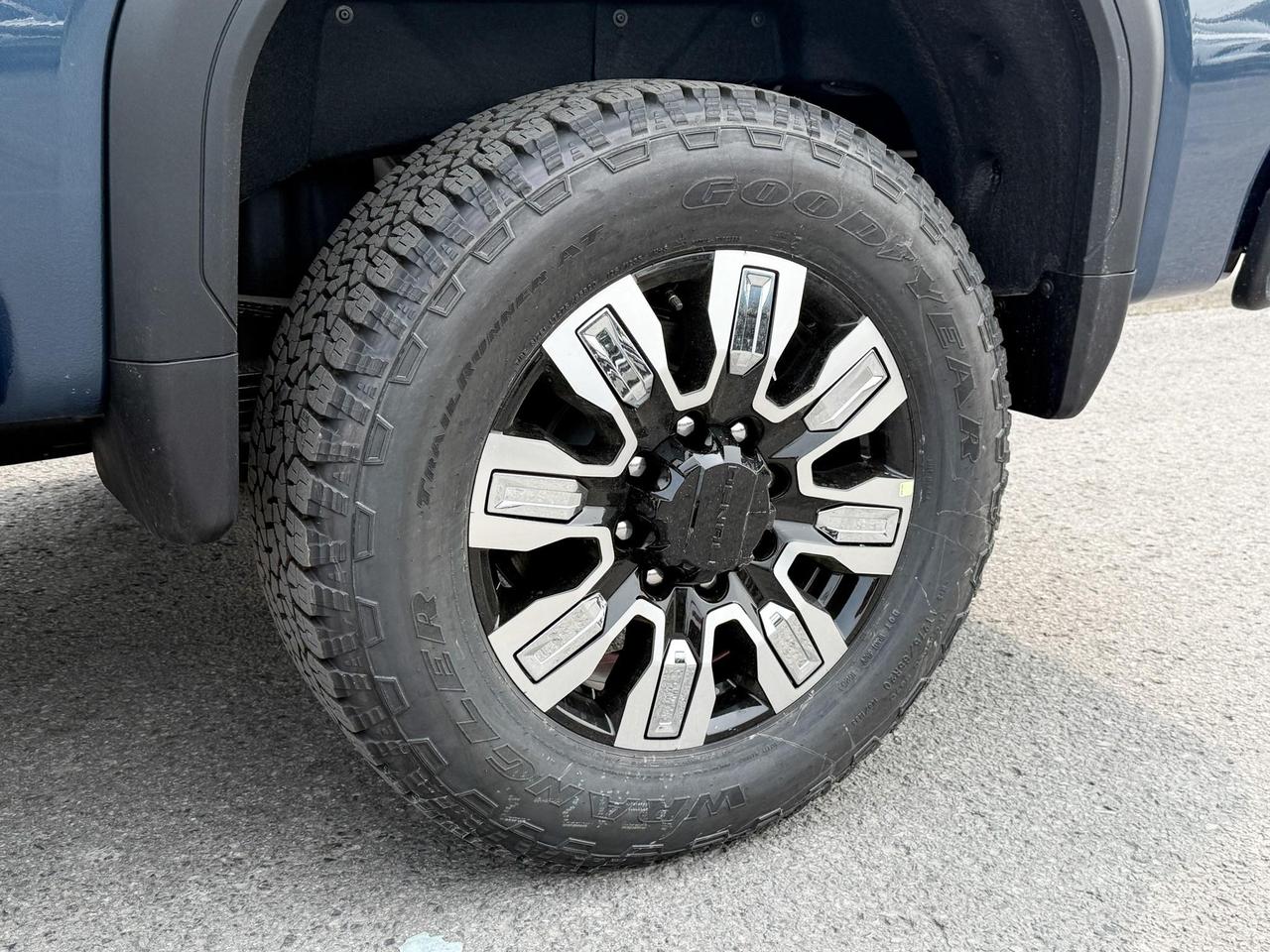 2025 GMC Sierra 2500 HD Denali DURAMAX 6.6L V8 WITH REMOTE START/ENTRY, HEATED SEATS, HEATED STEERING WHEEL, VENTILATED SEATS, HD SURROUND VISION Photo