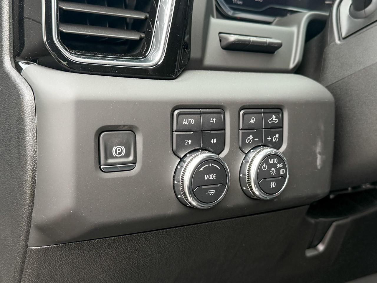 2025 GMC Sierra 2500 HD Denali DURAMAX 6.6L V8 WITH REMOTE START/ENTRY, HEATED SEATS, HEATED STEERING WHEEL, VENTILATED SEATS, HD SURROUND VISION Photo