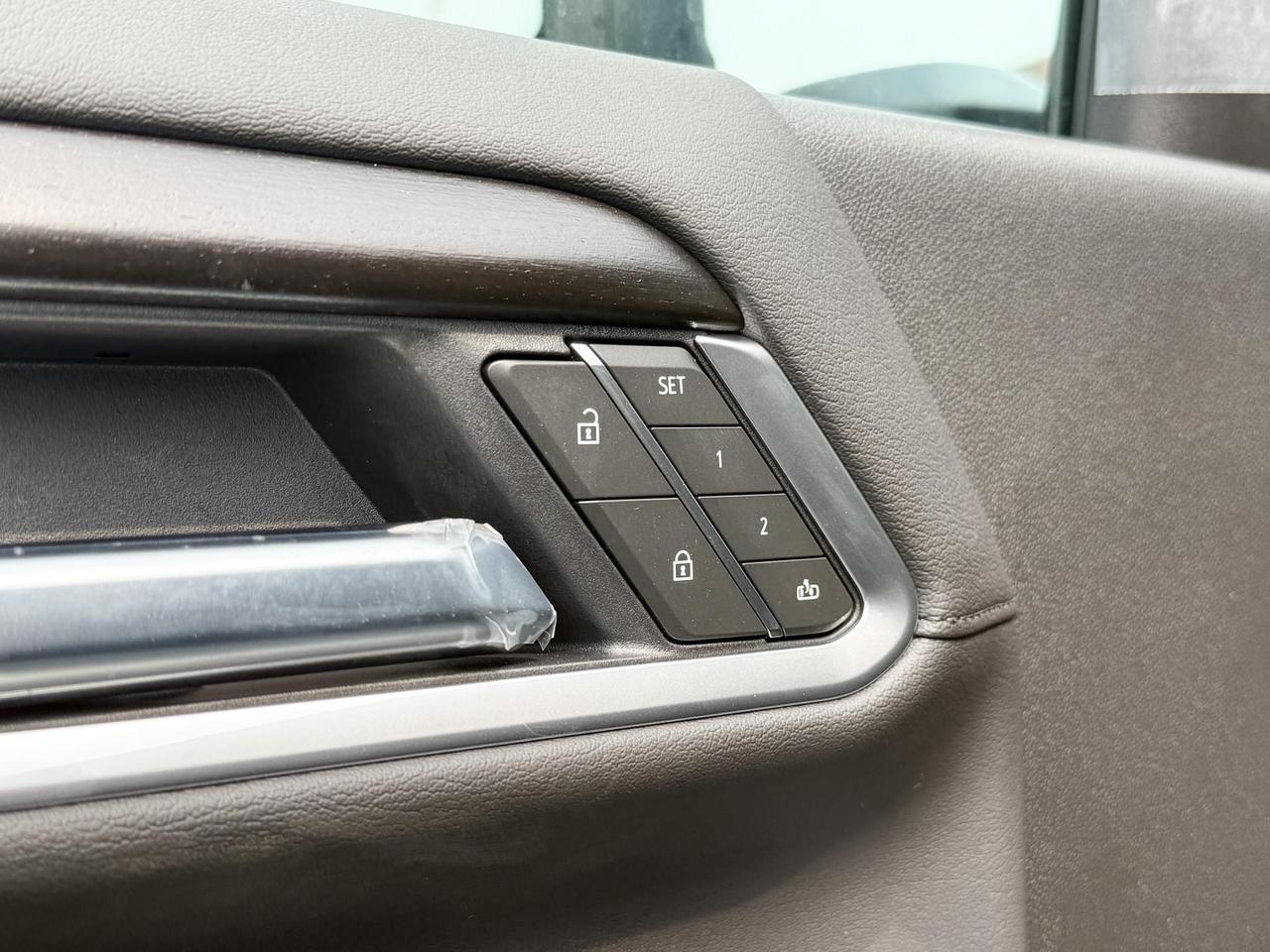 2025 GMC Sierra 2500 HD Denali DURAMAX 6.6L V8 WITH REMOTE START/ENTRY, HEATED SEATS, HEATED STEERING WHEEL, VENTILATED SEATS, HD SURROUND VISION Photo