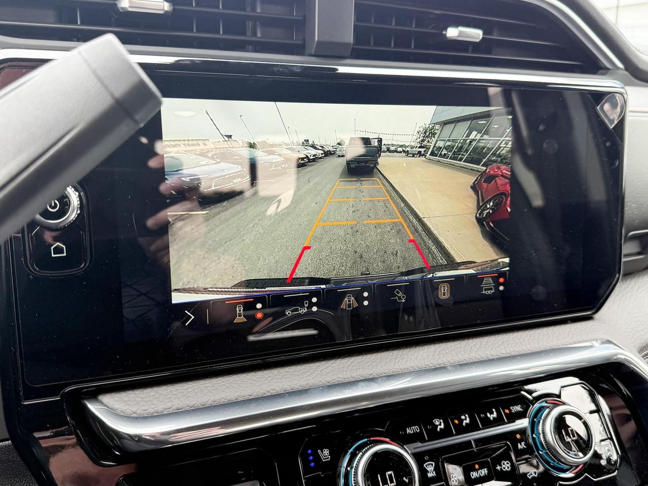 2025 GMC Sierra 2500 HD Denali DURAMAX 6.6L V8 WITH REMOTE START/ENTRY, HEATED SEATS, HEATED STEERING WHEEL, VENTILATED SEATS, HD SURROUND VISION Photo