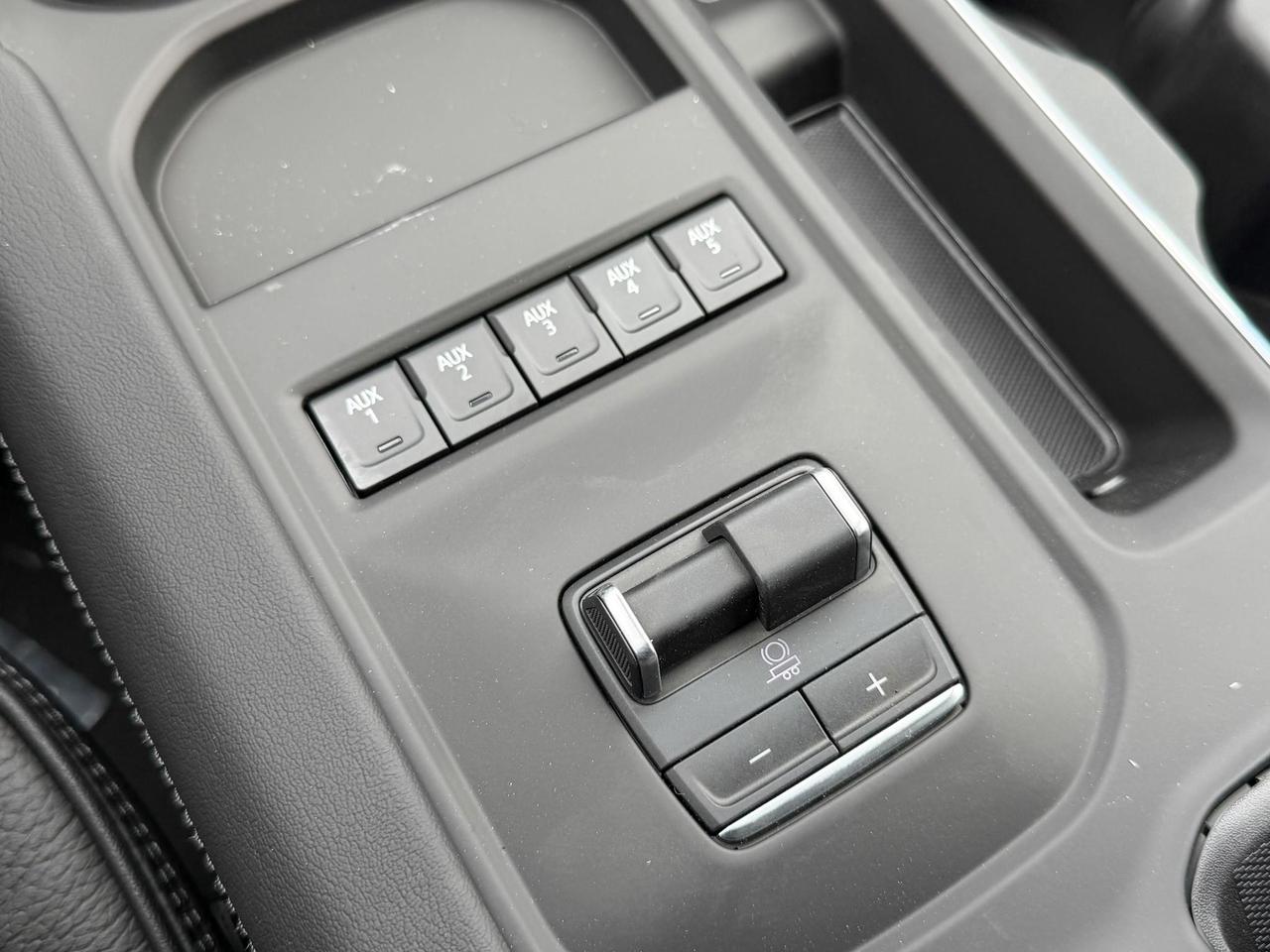 2025 GMC Sierra 2500 HD Denali DURAMAX 6.6L V8 WITH REMOTE START/ENTRY, HEATED SEATS, HEATED STEERING WHEEL, VENTILATED SEATS, HD SURROUND VISION Photo