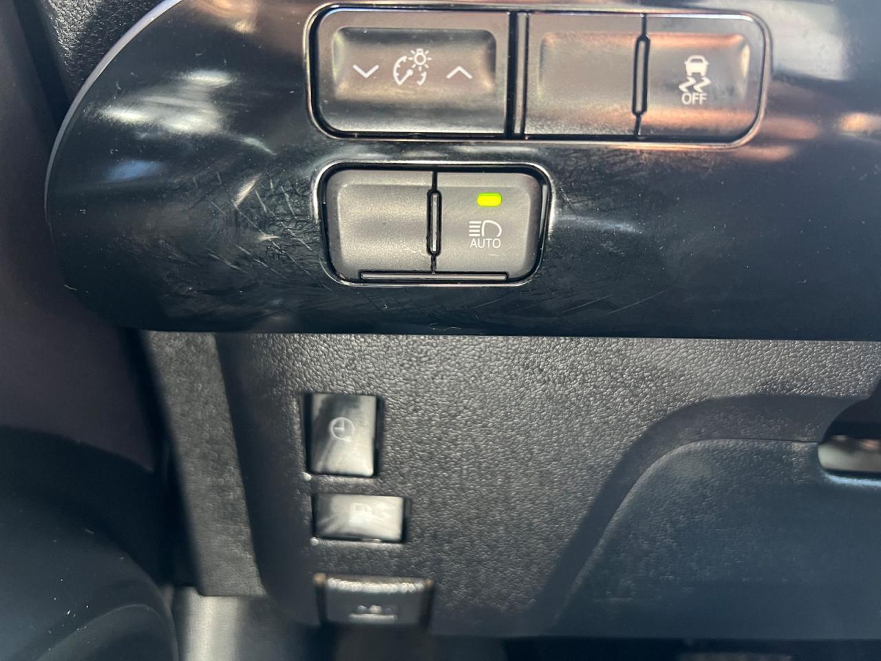 2021 Toyota Prius Prime Upgrade Auto - Photo #15