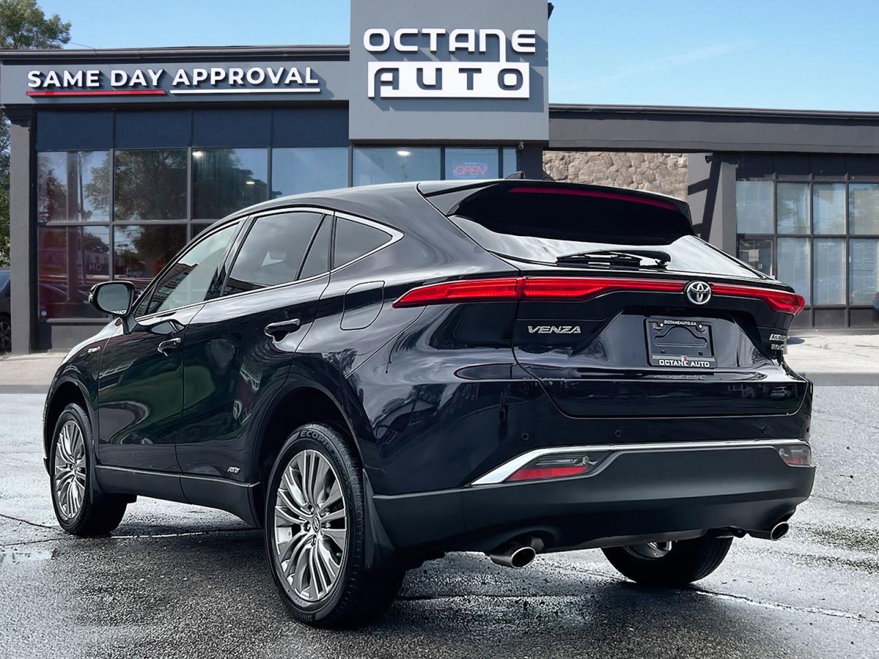 2021 Toyota Venza LIMITED AWD - Photo #4
