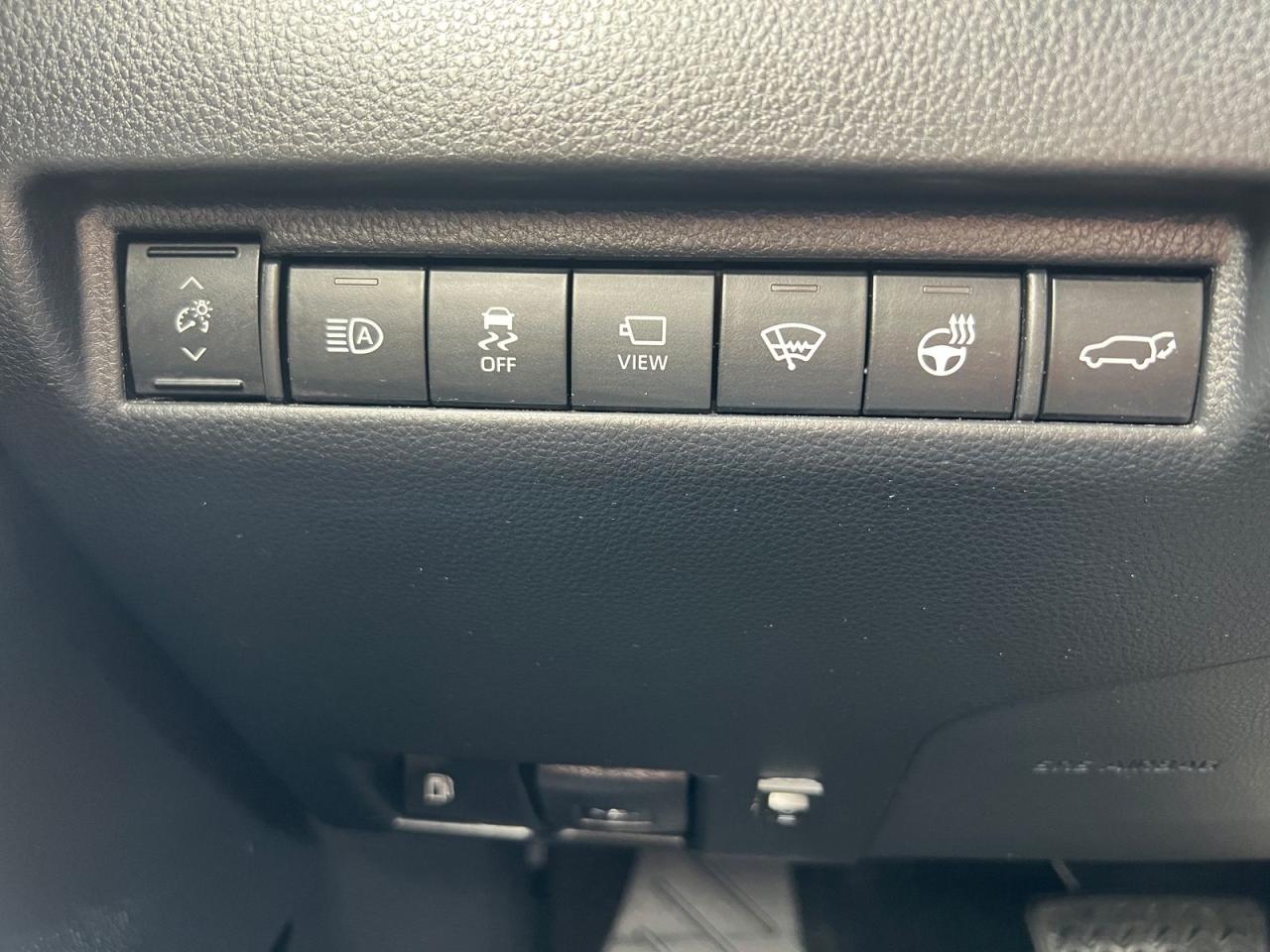 2021 Toyota Venza LIMITED AWD - Photo #25