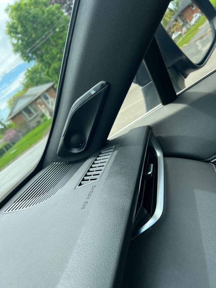 2021 Toyota Venza LIMITED AWD - Photo #27