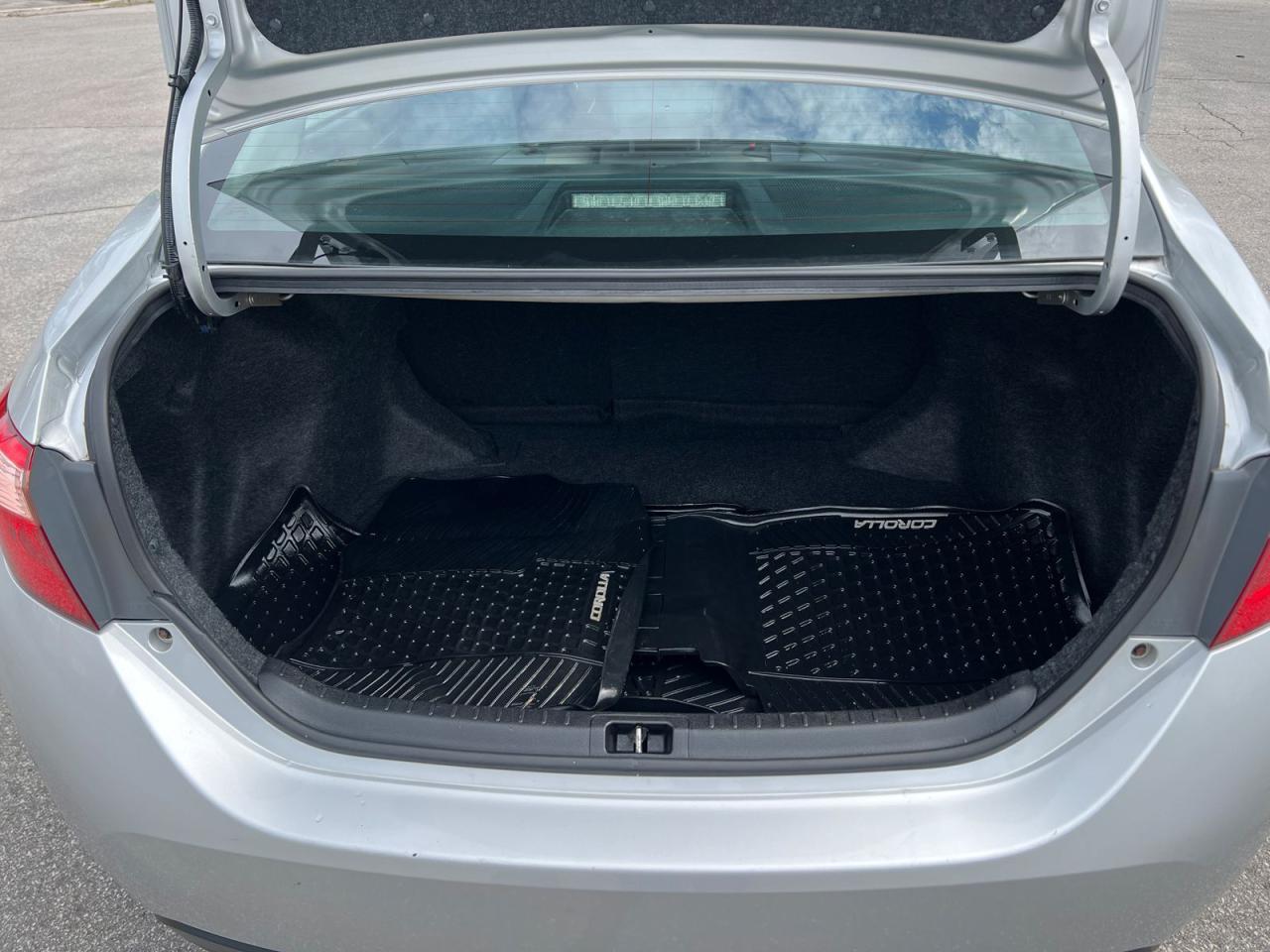 2018 Toyota Corolla LE - Photo #4
