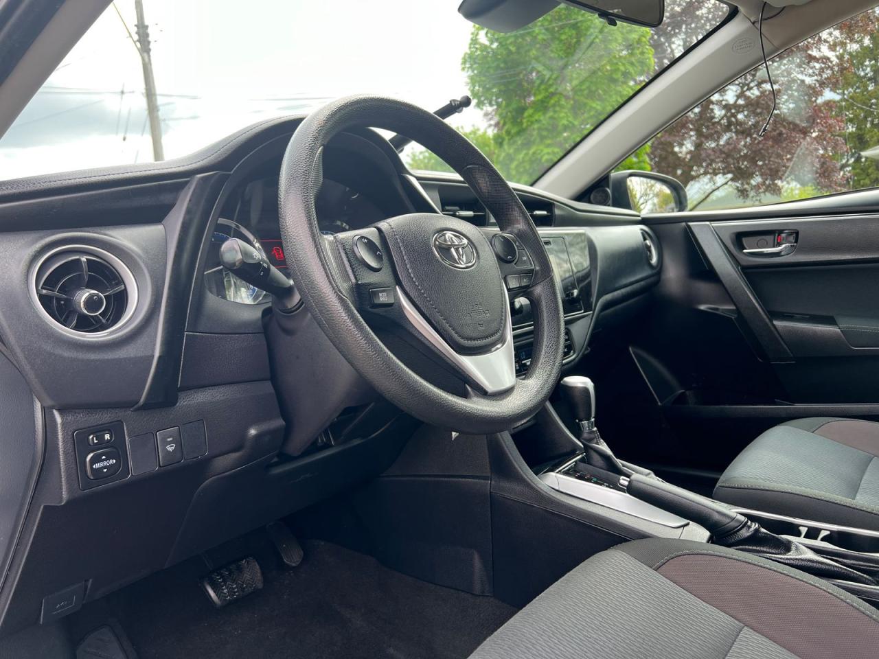 2018 Toyota Corolla LE - Photo #8