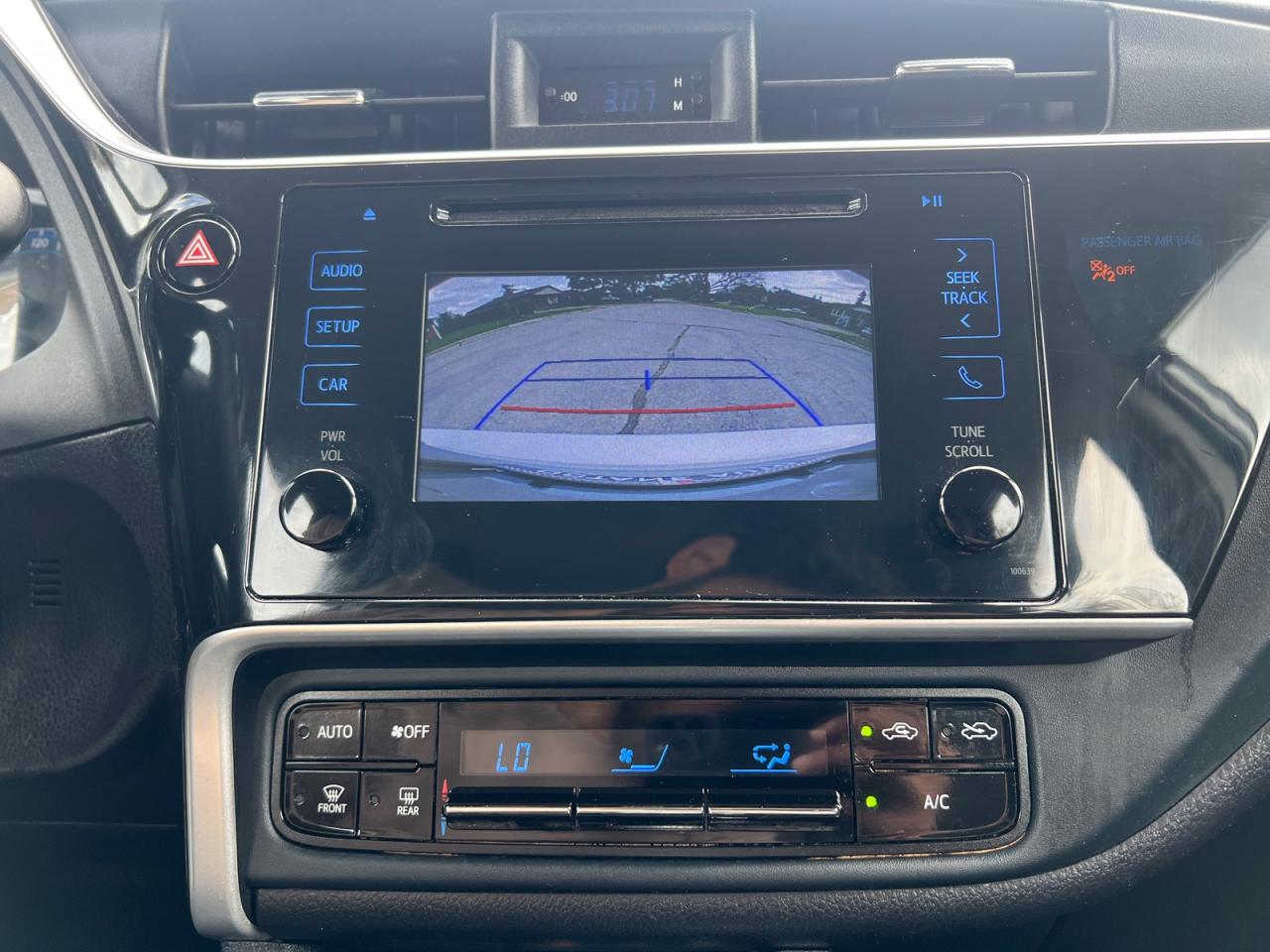 2018 Toyota Corolla LE - Photo #11