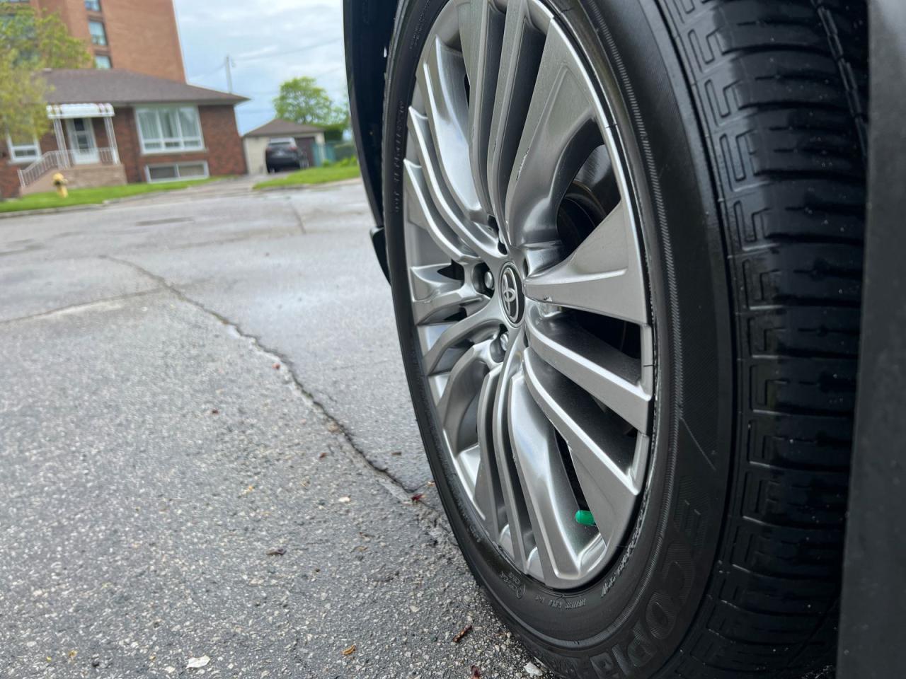 2021 Toyota Venza LIMITED AWD - Photo #21