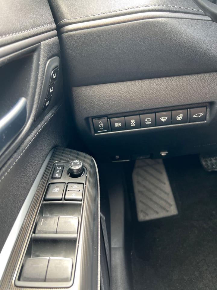 2021 Toyota Venza LIMITED AWD - Photo #26