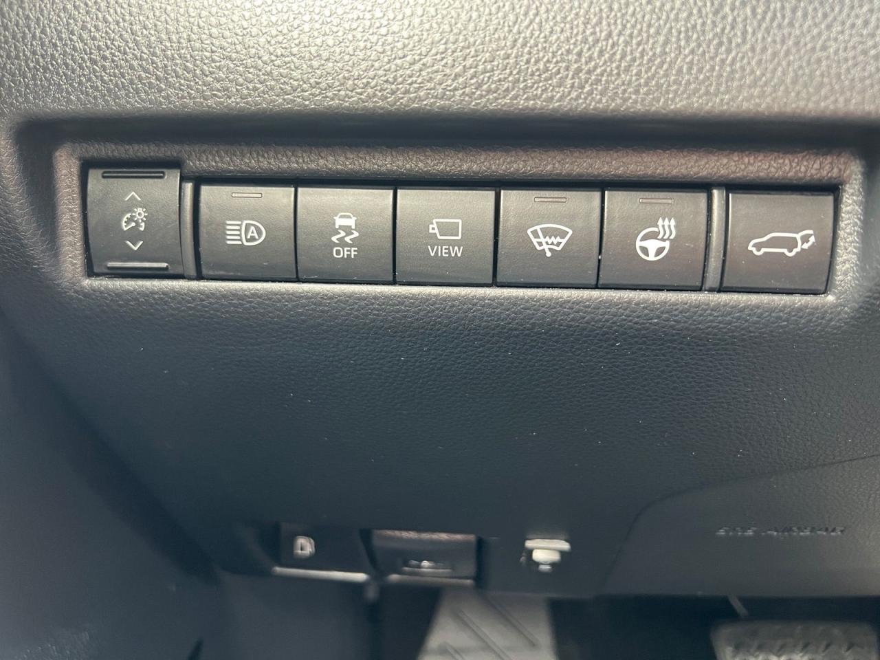 2021 Toyota Venza LIMITED AWD - Photo #25