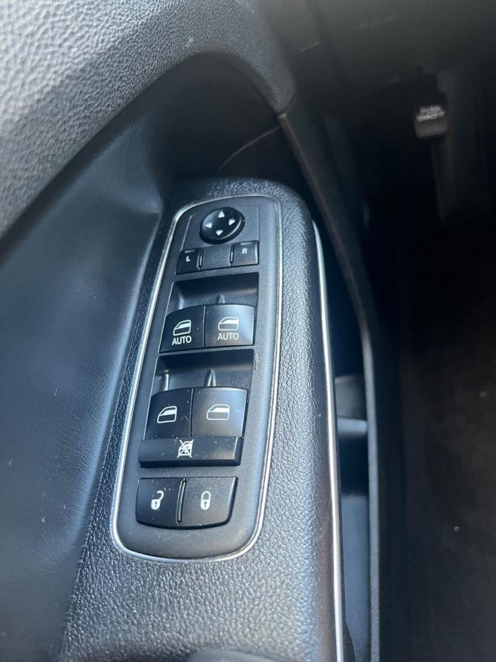 2021 Chrysler 300 S V6 AWD - Photo #16