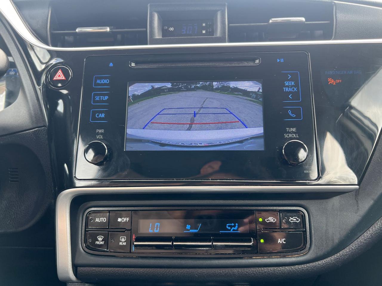 2018 Toyota Corolla LE - Photo #11