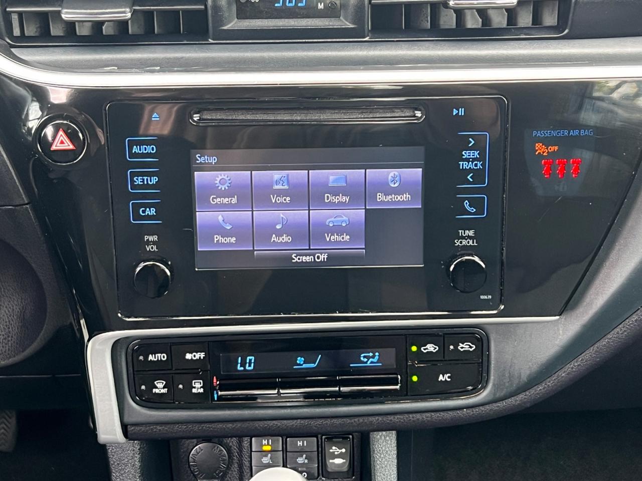 2018 Toyota Corolla LE Photo