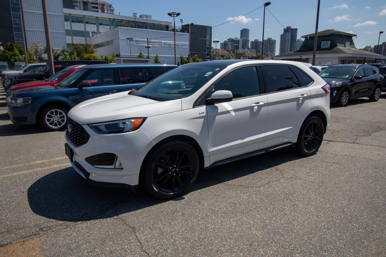 2022 Ford Edge ST LINE AWD Photo2