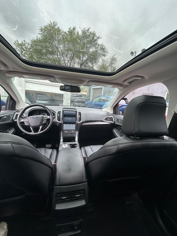 2023 Ford Edge Titanium Photo3