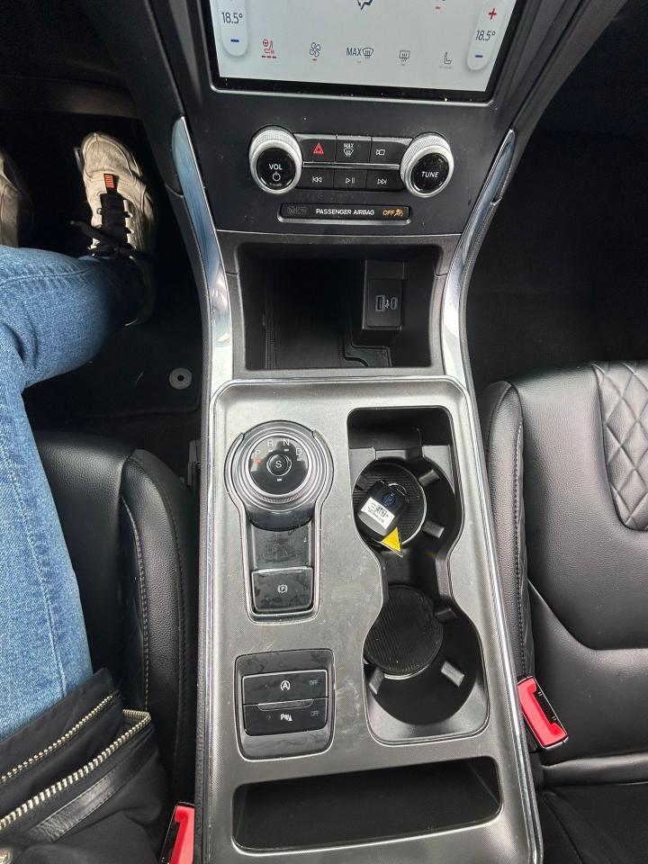 2023 Ford Edge Titanium Photo