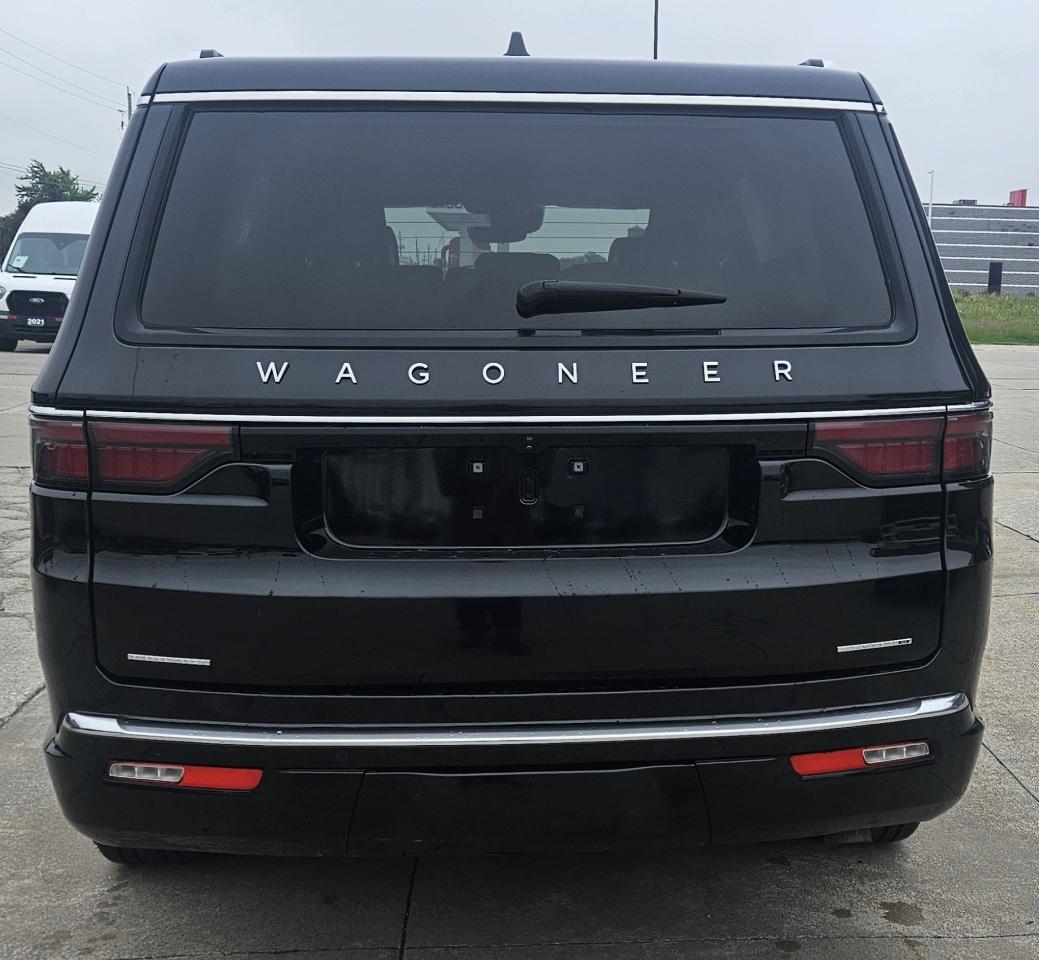 2023 Jeep Wagoneer Series III Photo