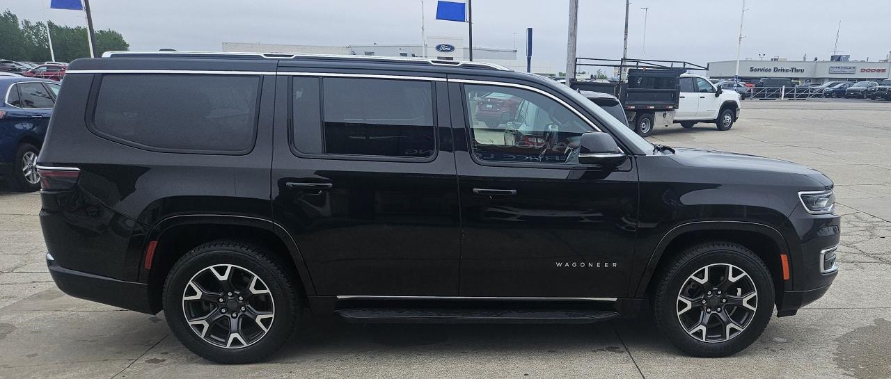 2023 Jeep Wagoneer Series III Photo