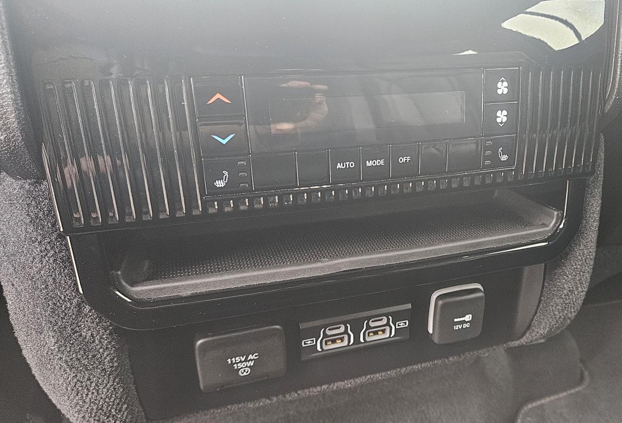 2023 Jeep Wagoneer Series III Photo