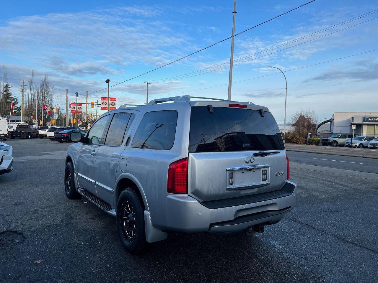 2007 Infiniti QX56 8 Passenger Photo5