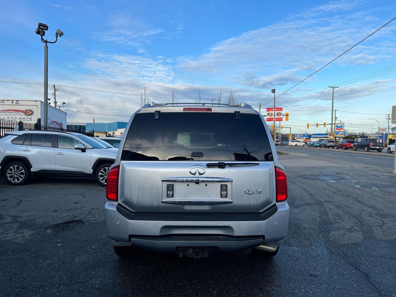 2007 Infiniti QX56 8 Passenger Photo6