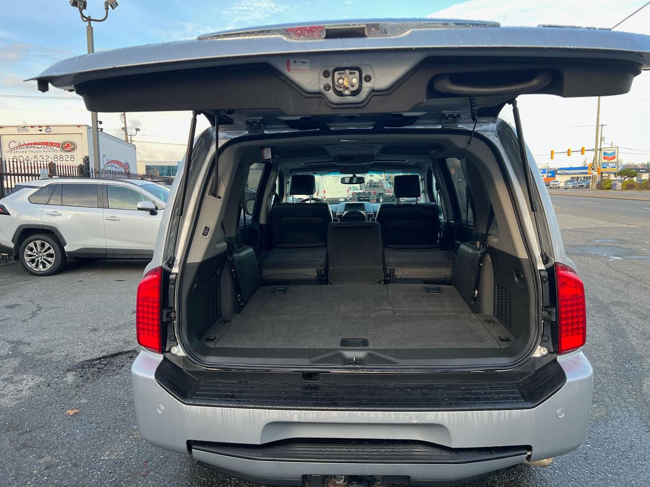 2007 Infiniti QX56 8 Passenger Photo7