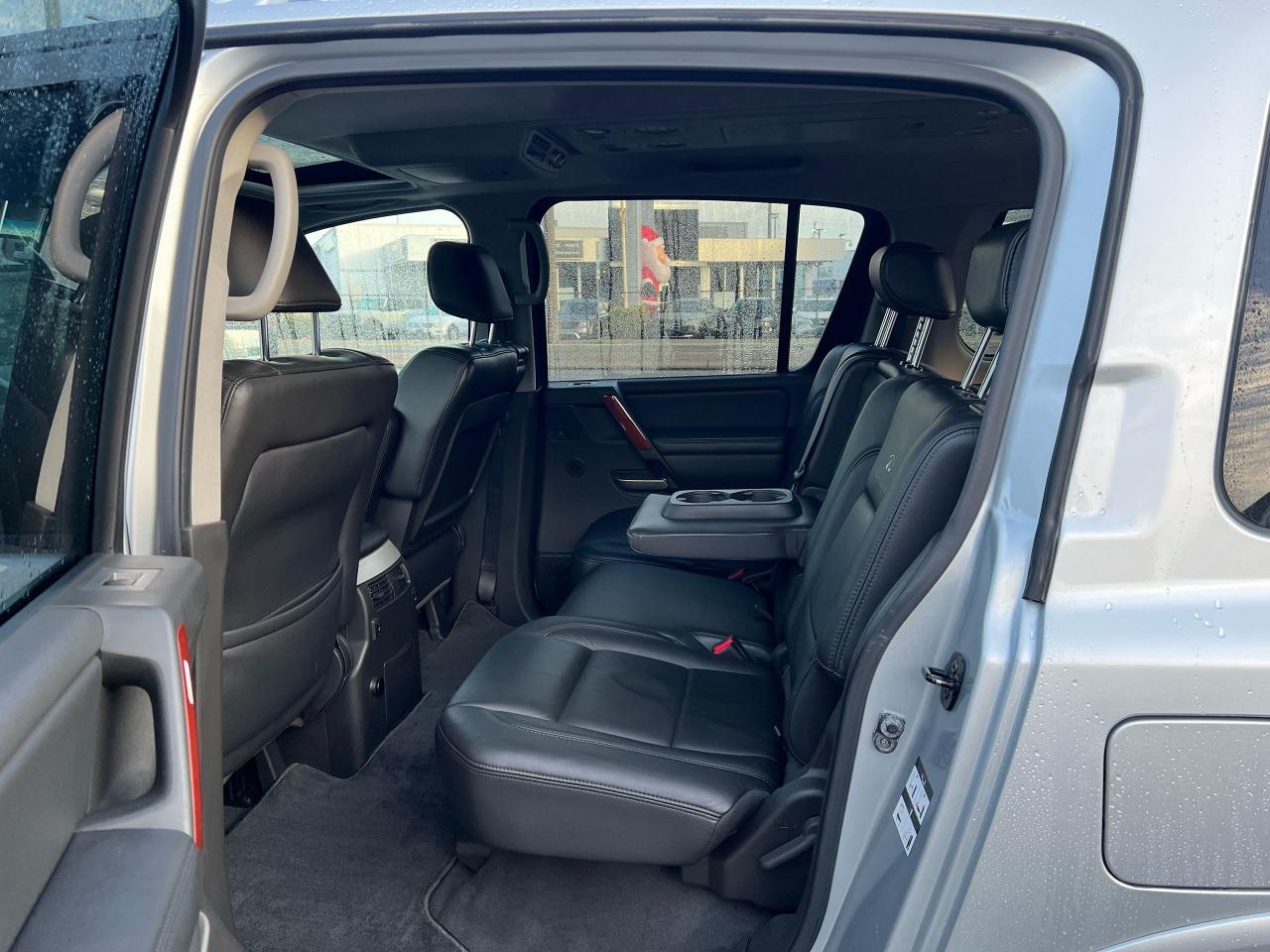 2007 Infiniti QX56 8 Passenger Photo10