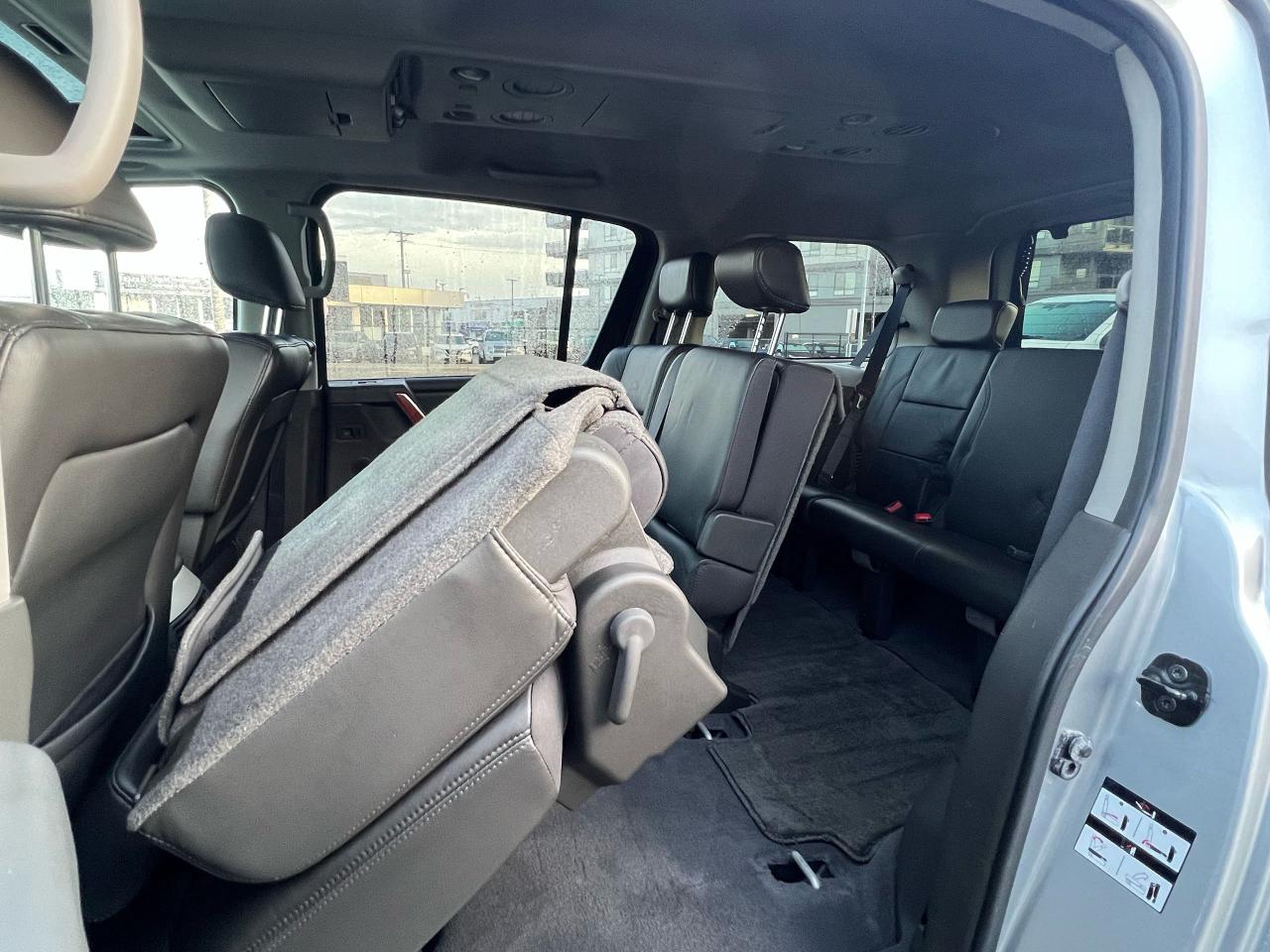 2007 Infiniti QX56 8 Passenger Photo11