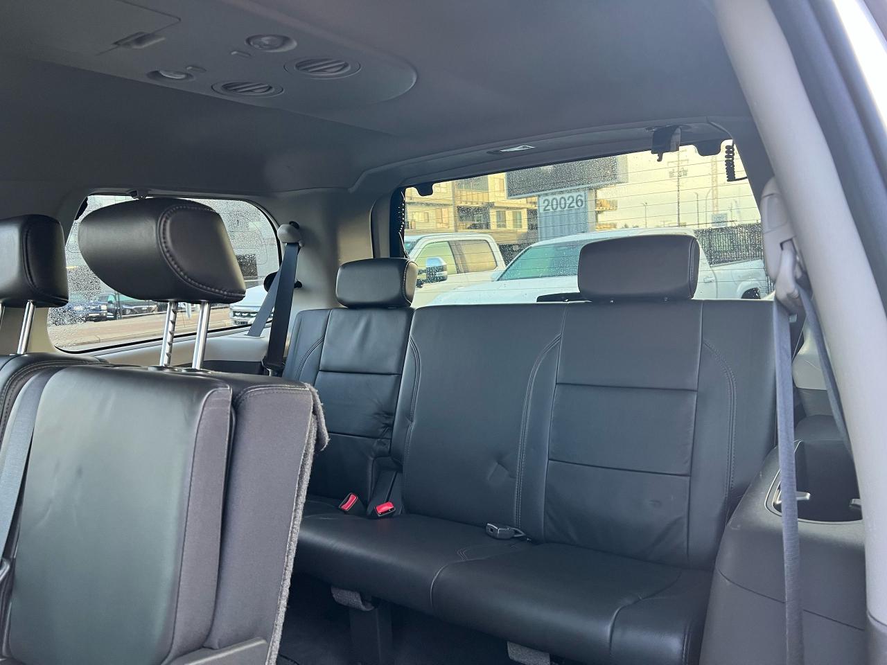 2007 Infiniti QX56 8 Passenger Photo12