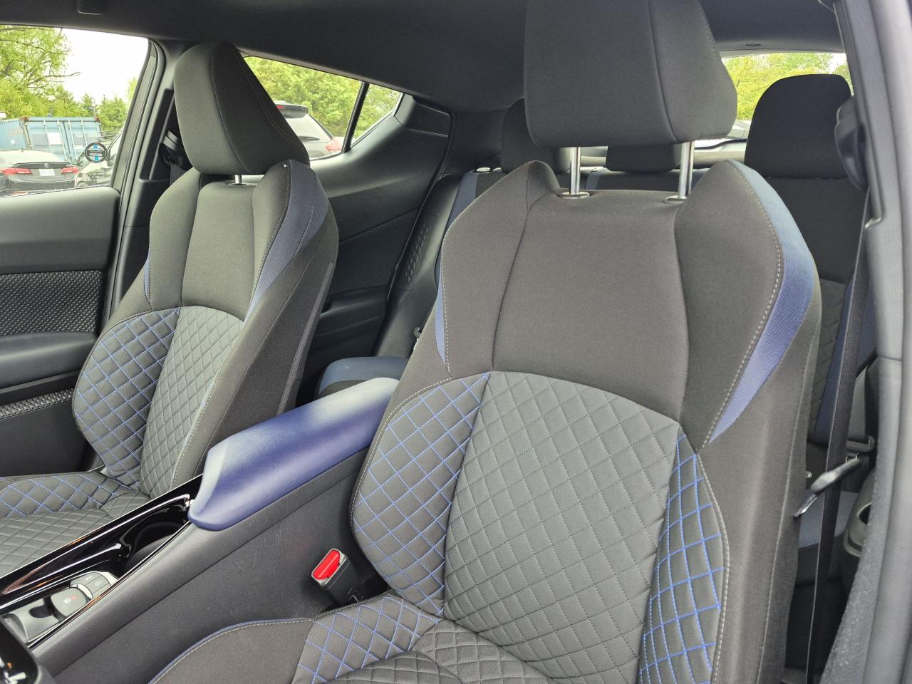 2021 Toyota C-HR XLE Premium Photo11