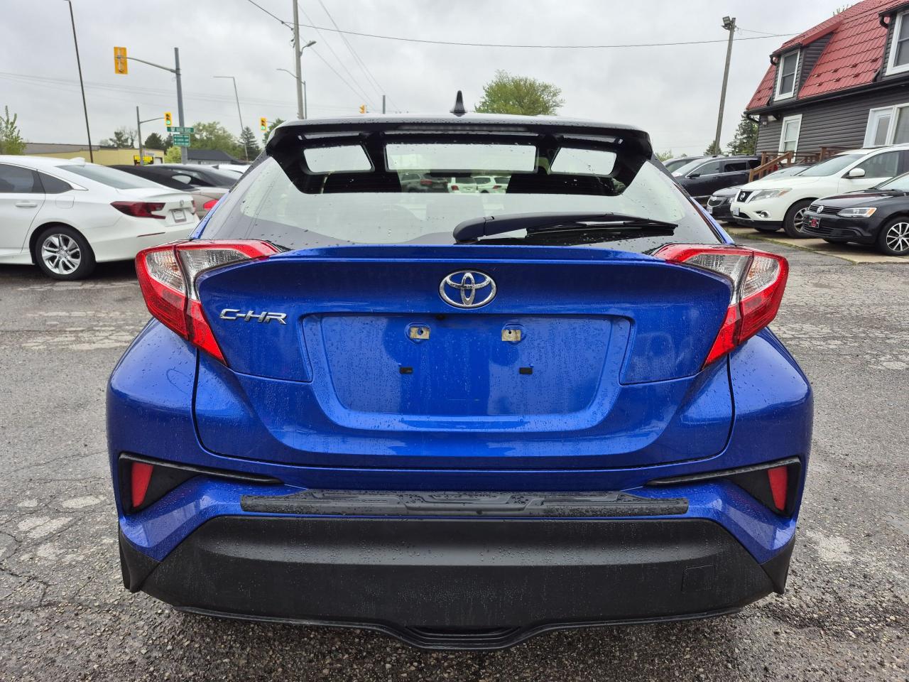 2021 Toyota C-HR XLE Premium Photo4