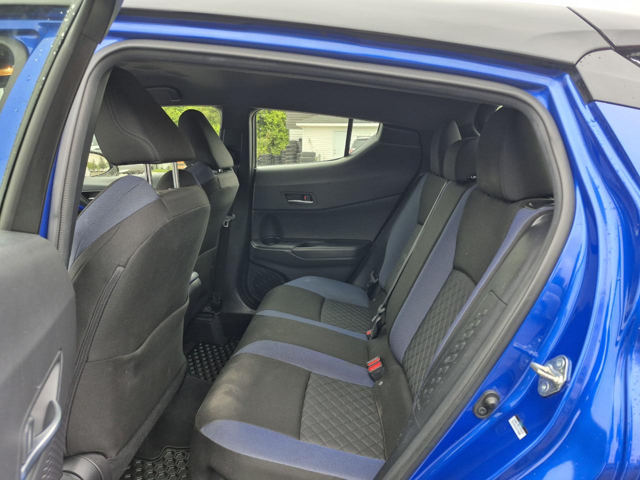 2021 Toyota C-HR XLE Premium Photo12
