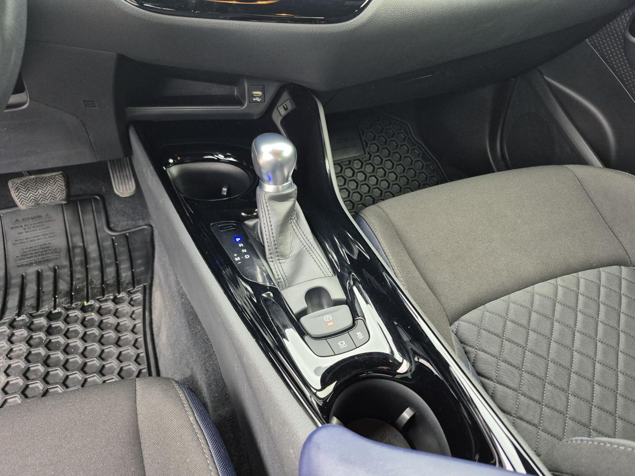 2021 Toyota C-HR XLE Premium Photo14