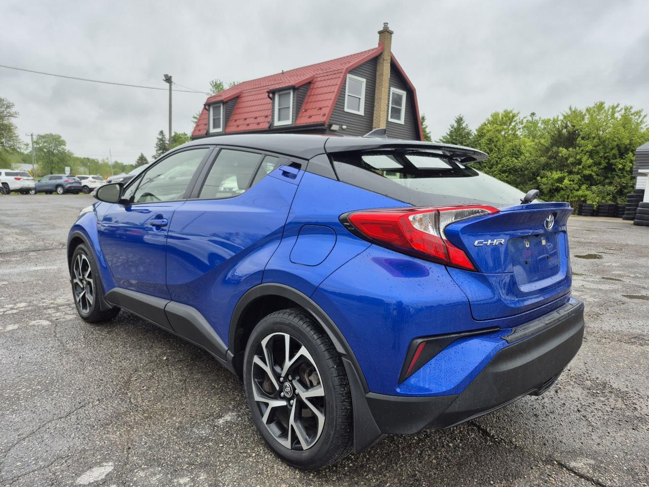 2021 Toyota C-HR XLE Premium Photo5