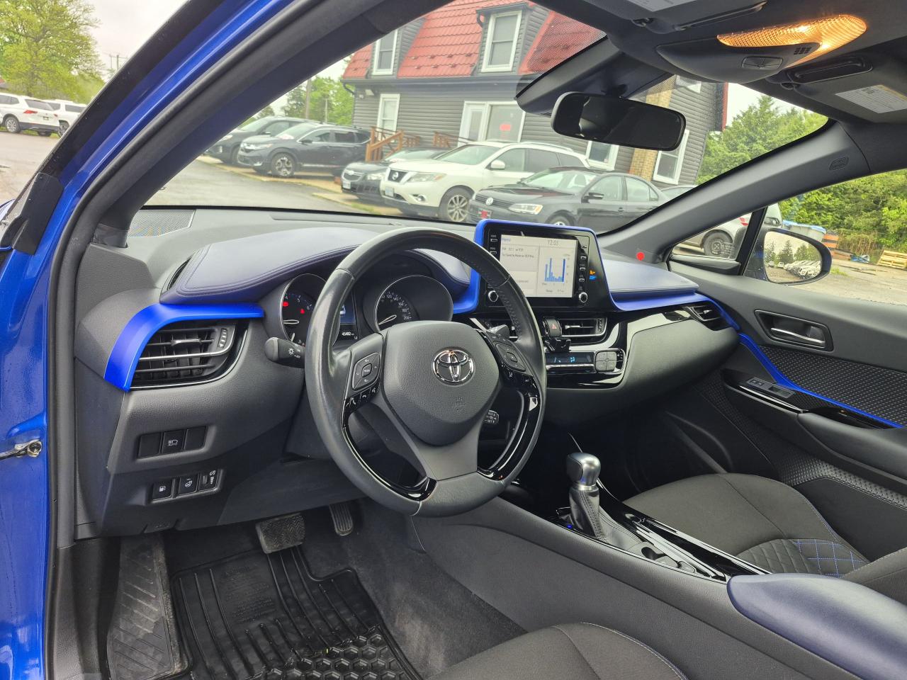 2021 Toyota C-HR XLE Premium Photo10