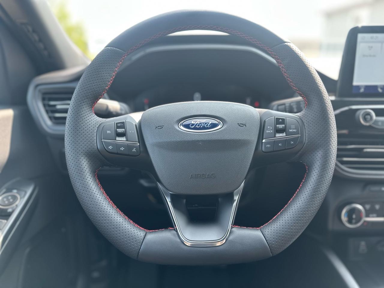 2025 Ford Escape ST-Line AWD Photo5