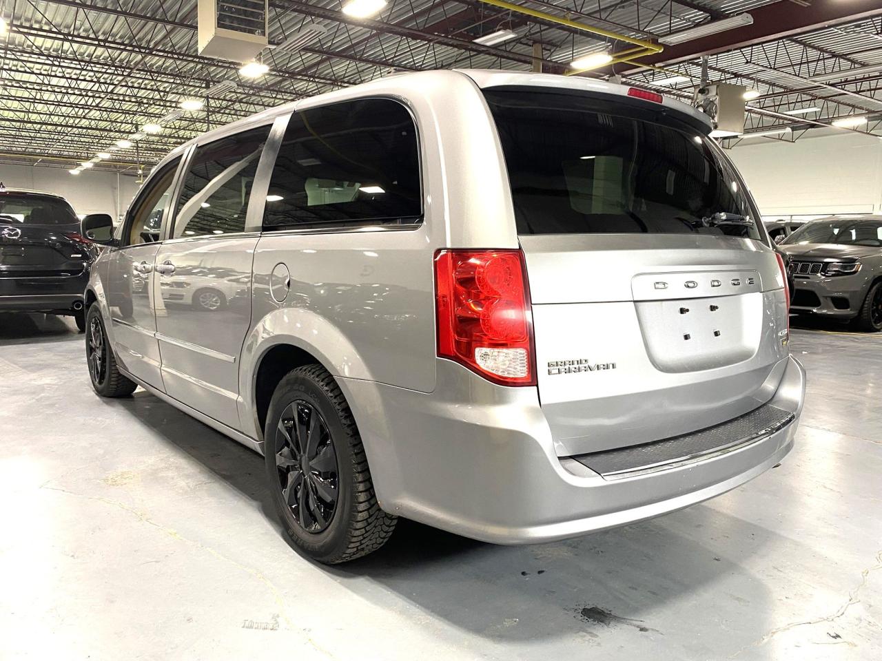 2017 Dodge Grand Caravan Crew - Photo #3