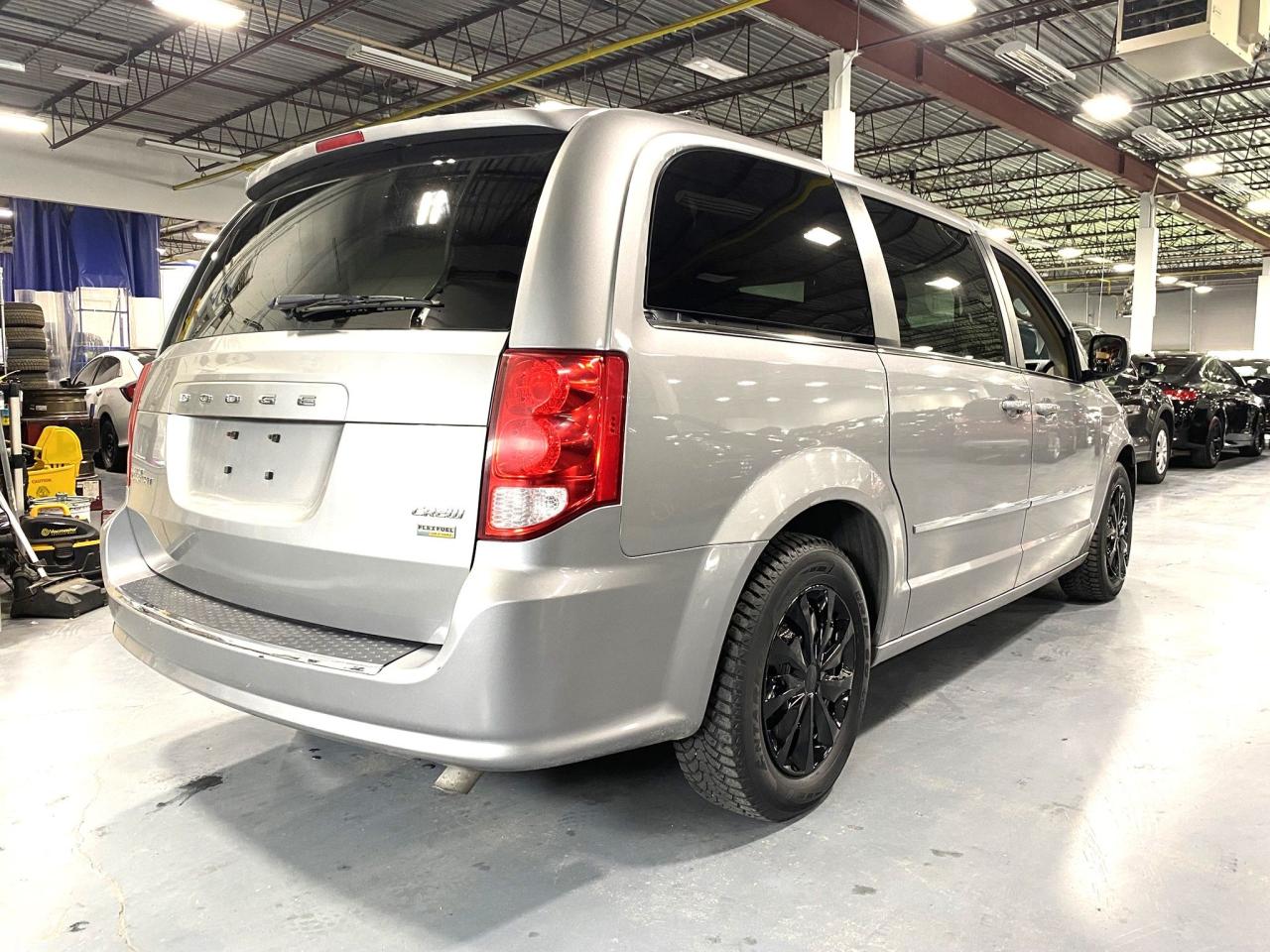 2017 Dodge Grand Caravan Crew - Photo #5