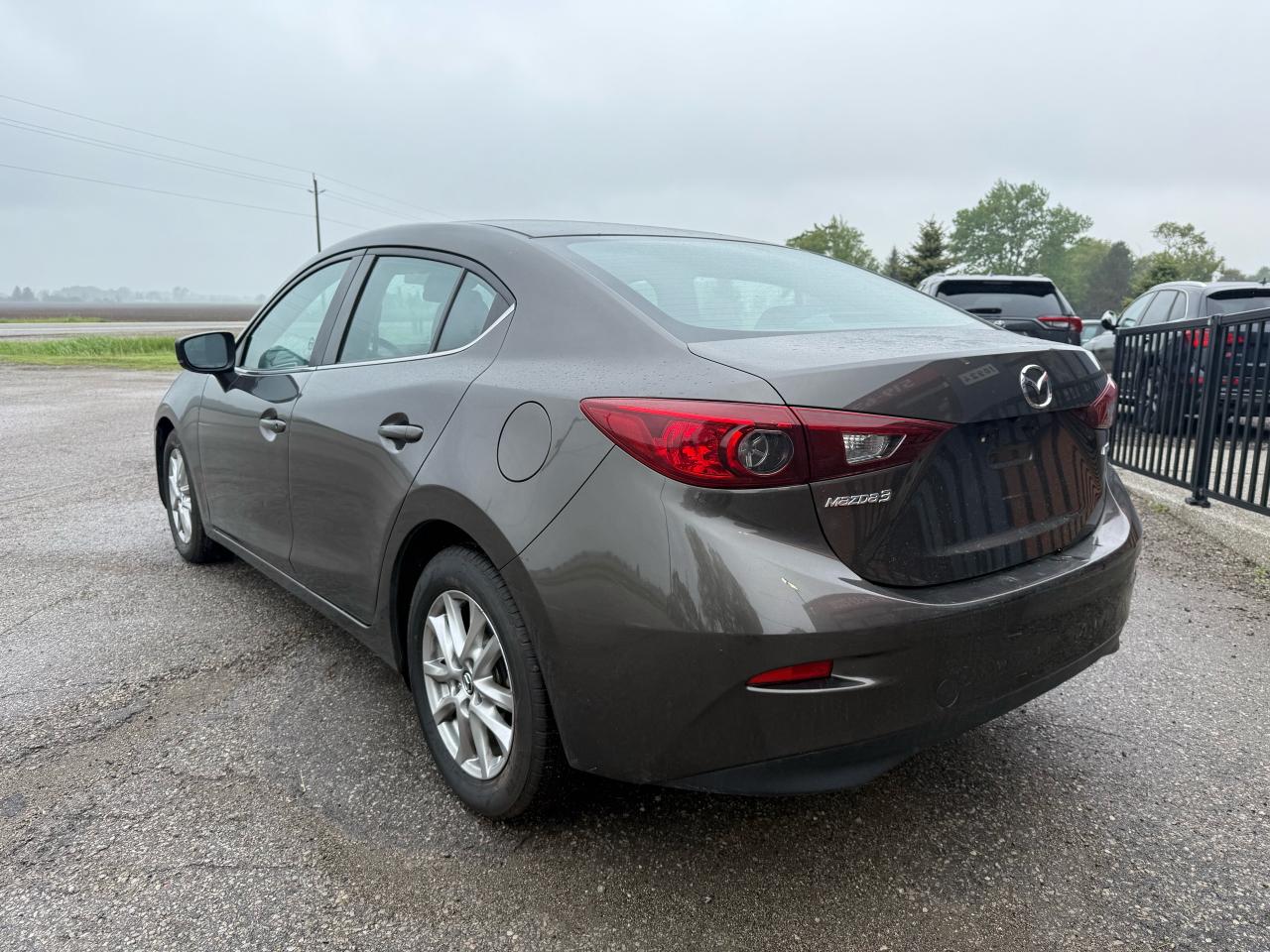 2017 Mazda MAZDA3 GS | Backup Camera | Heated Seats | Bluetooth - Photo #3