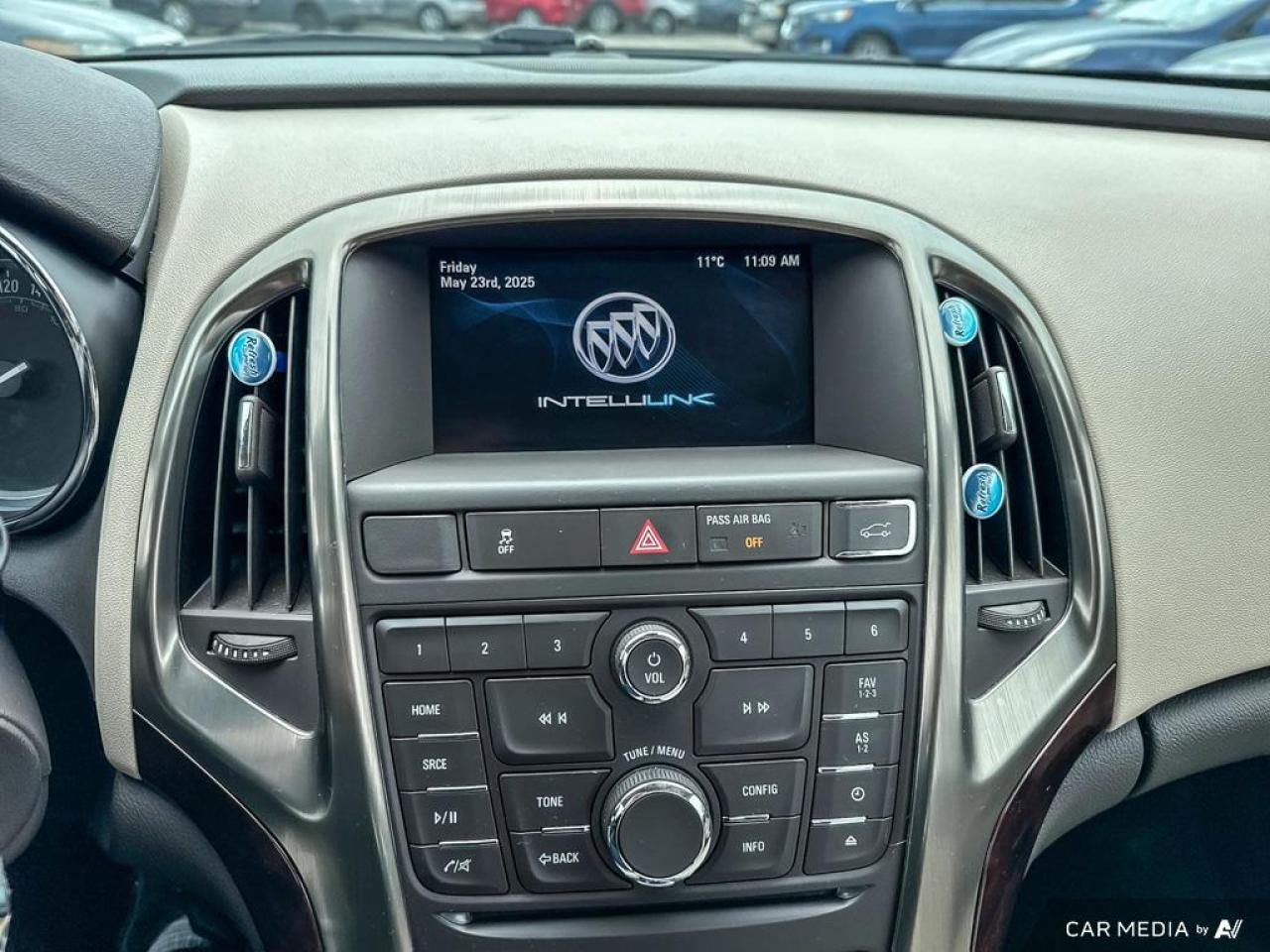 2015 Buick Verano NO ACCIDENTS / LEATHER / REAR CAM / DUAL CLIMATE - Photo #16